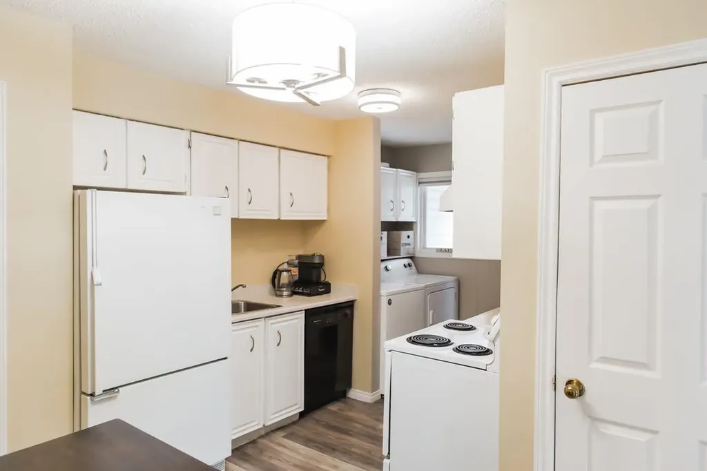 7201 Poplar Drive Grande Prairie AB T8V 6C5