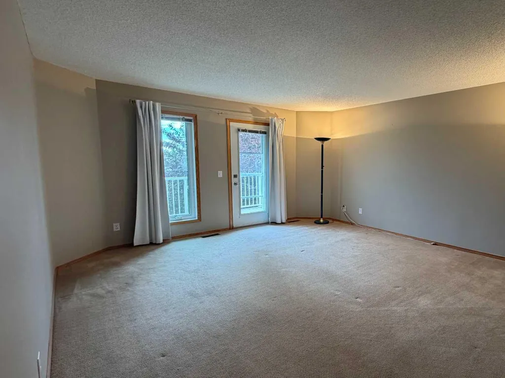 73 Scripps Landing NW Calgary AB T3L 1W2