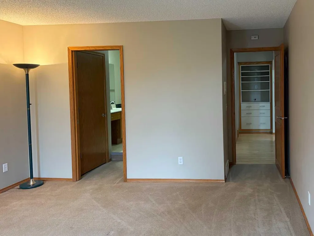 73 Scripps Landing NW Calgary AB T3L 1W2