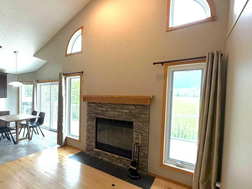 73 Scripps Landing NW Calgary AB T3L 1W2