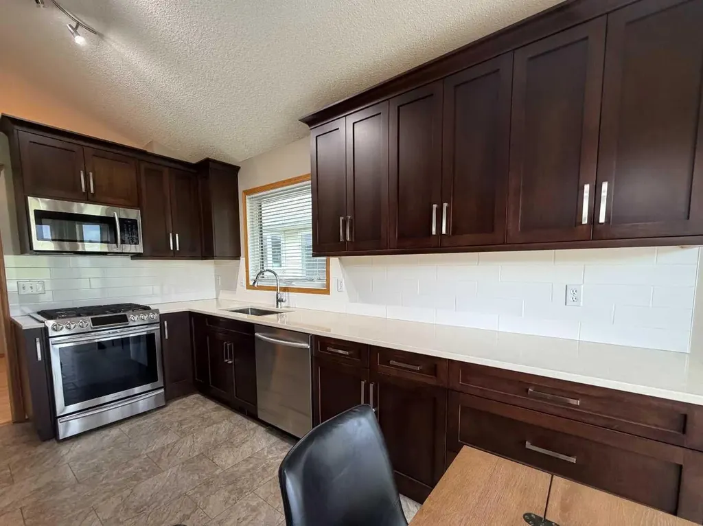 73 Scripps Landing NW Calgary AB T3L 1W2