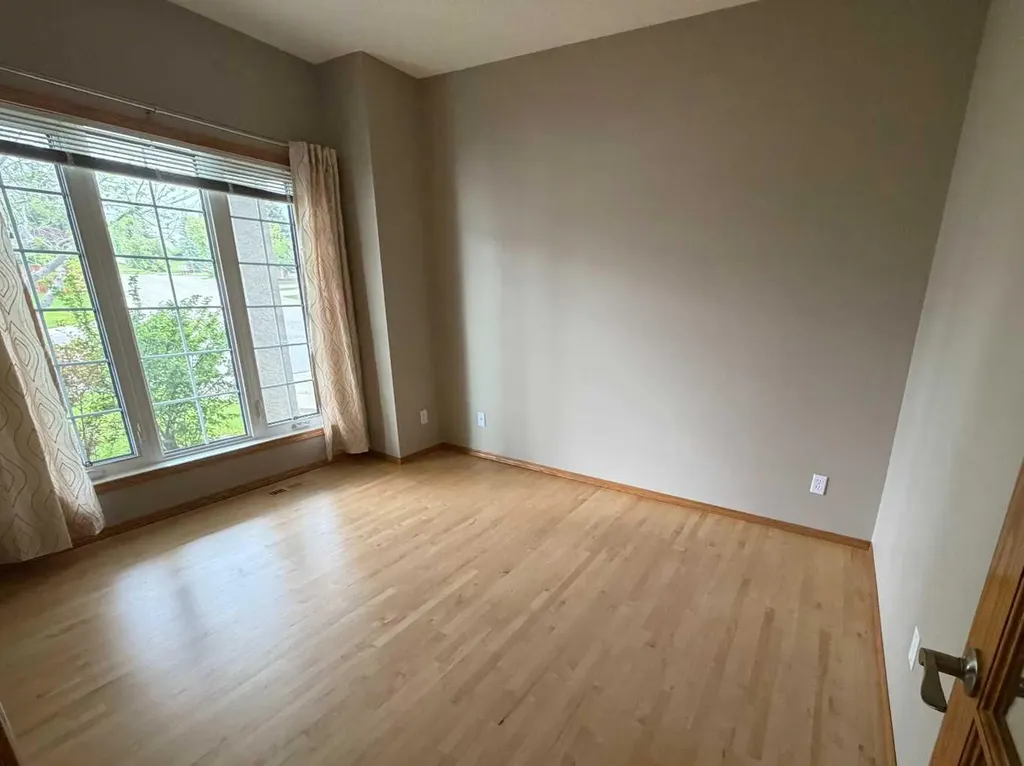 73 Scripps Landing NW Calgary AB T3L 1W2
