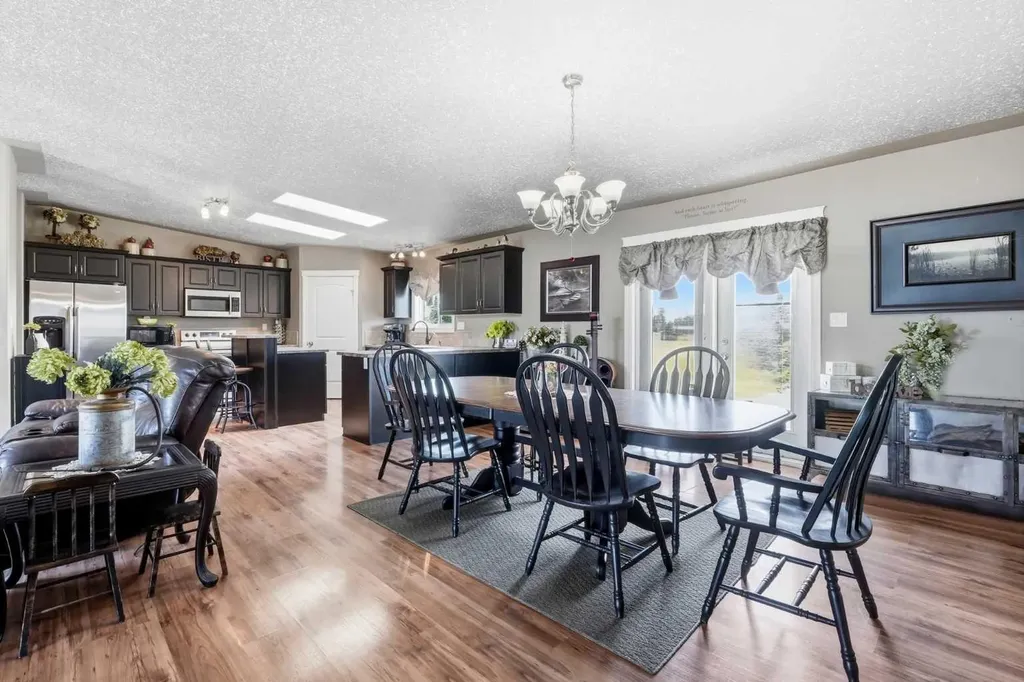 64242 258 Avenue E Rural Foothills County AB T1S 4G1