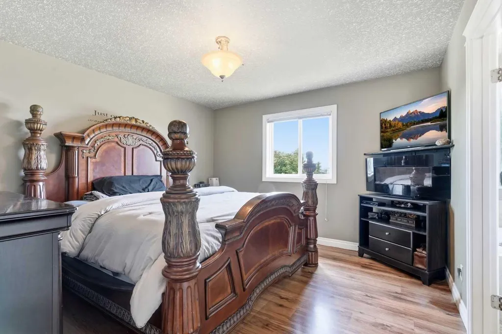 64242 258 Avenue E Rural Foothills County AB T1S 4G1