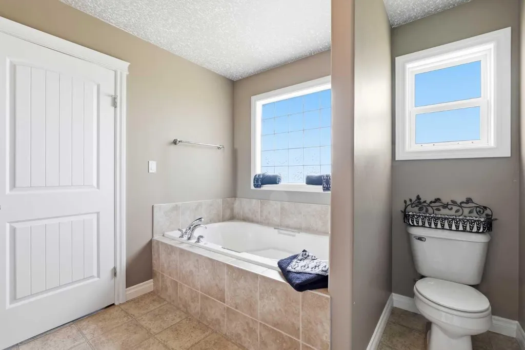 64242 258 Avenue E Rural Foothills County AB T1S 4G1
