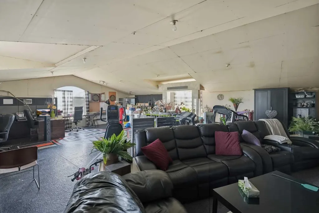 64242 258 Avenue E Rural Foothills County AB T1S 4G1
