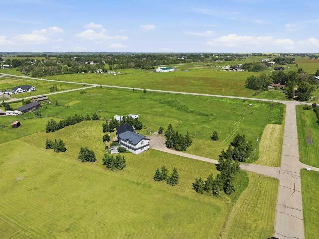 64242 258 Avenue E Rural Foothills County AB T1S 4G1