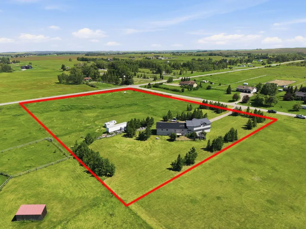64242 258 Avenue E Rural Foothills County AB T1S 4G1
