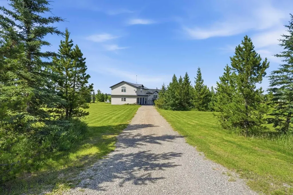 64242 258 Avenue E Rural Foothills County AB T1S 4G1
