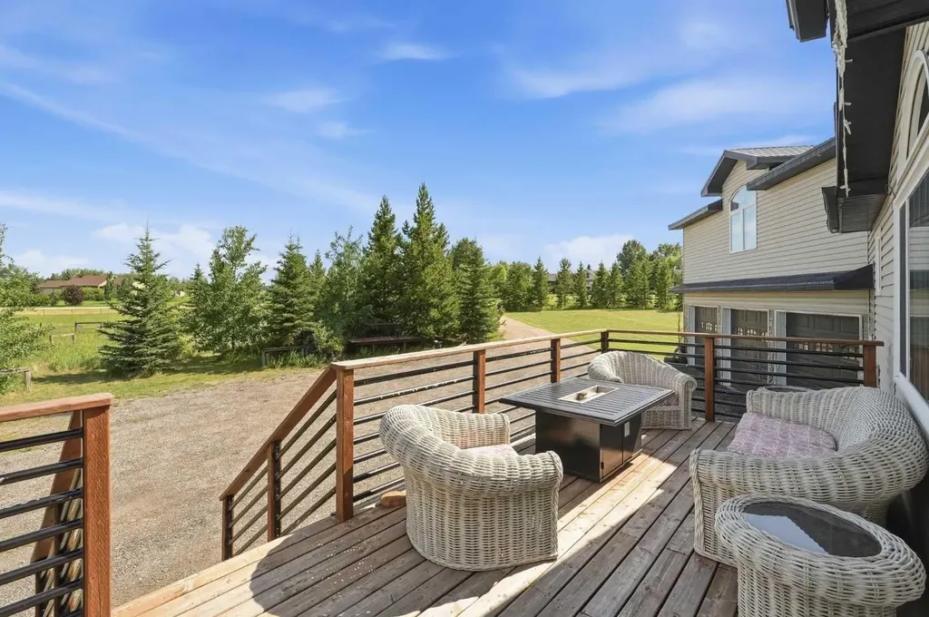 64242 258 Avenue E Rural Foothills County AB T1S 4G1