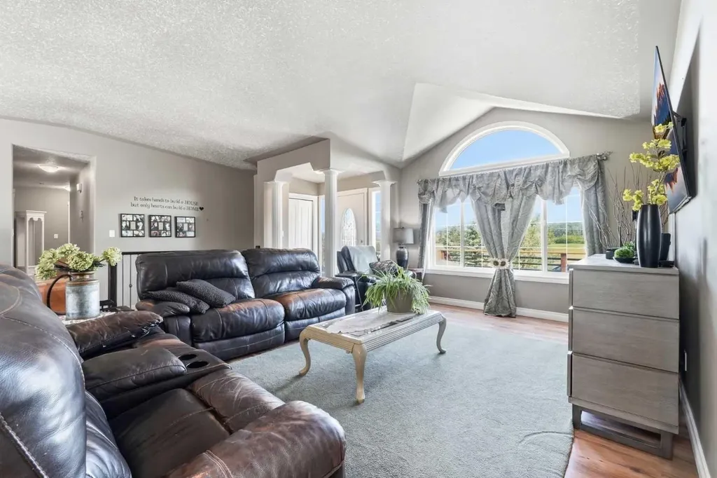 64242 258 Avenue E Rural Foothills County AB T1S 4G1
