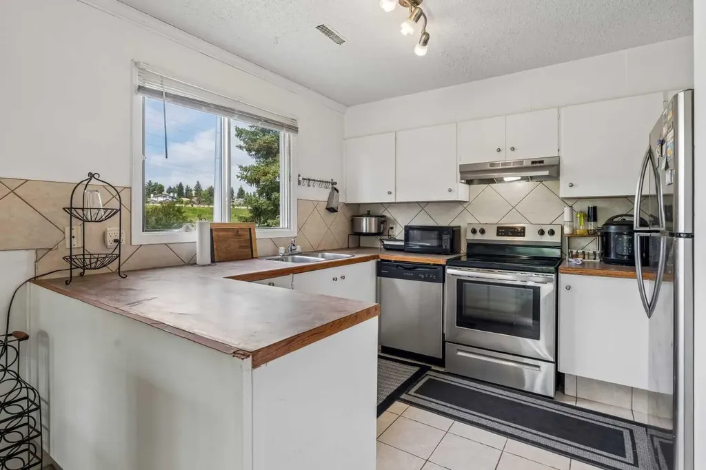3015 51 Street SW Calgary AB T3E 6N5