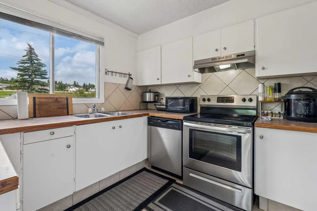 3015 51 Street SW Calgary AB T3E 6N5