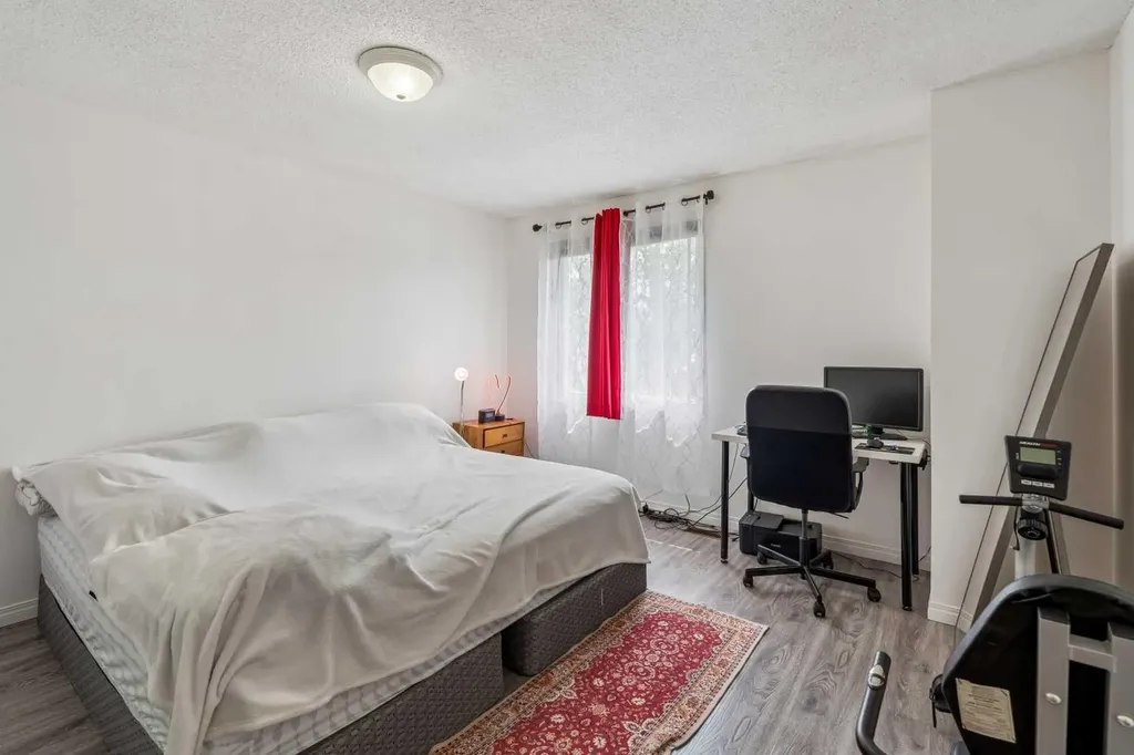 3015 51 Street SW Calgary AB T3E 6N5