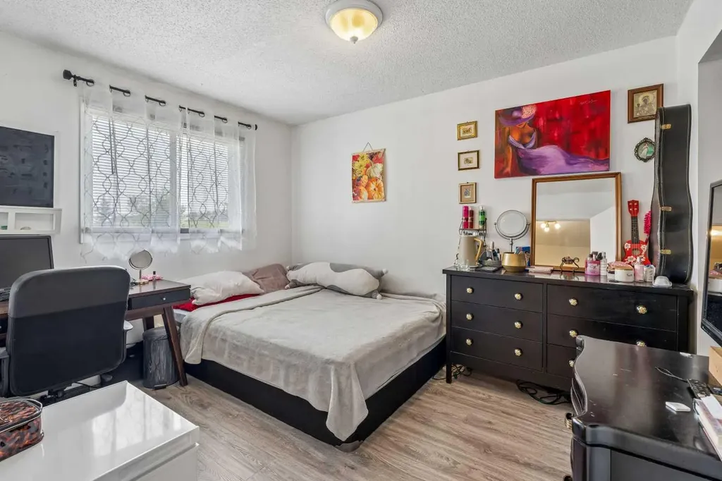 3015 51 Street SW Calgary AB T3E 6N5