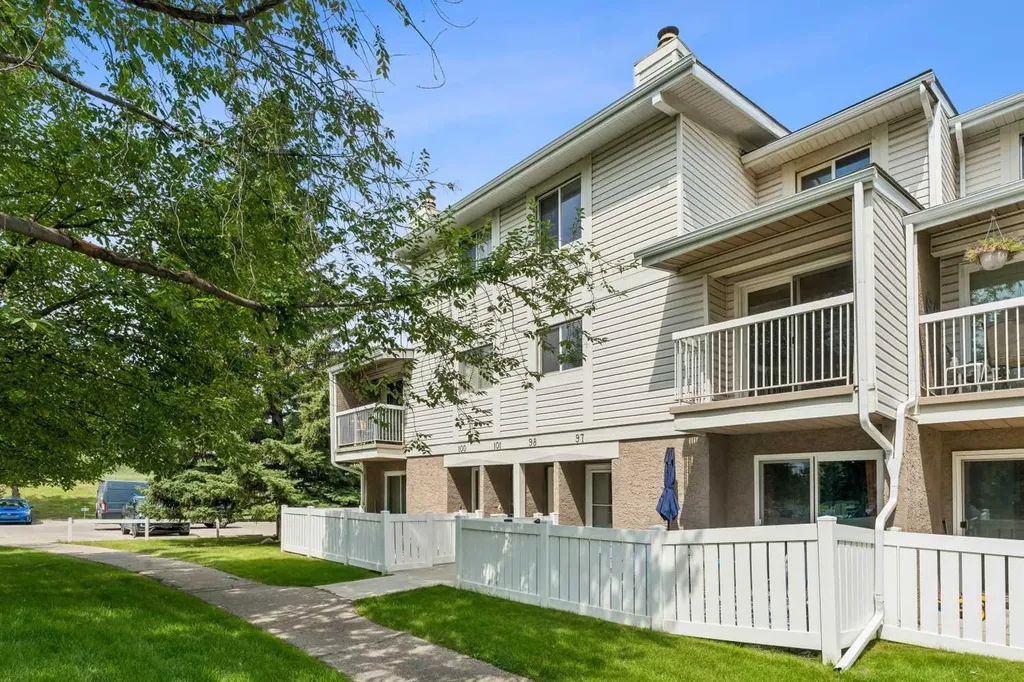 3015 51 Street SW Calgary AB T3E 6N5
