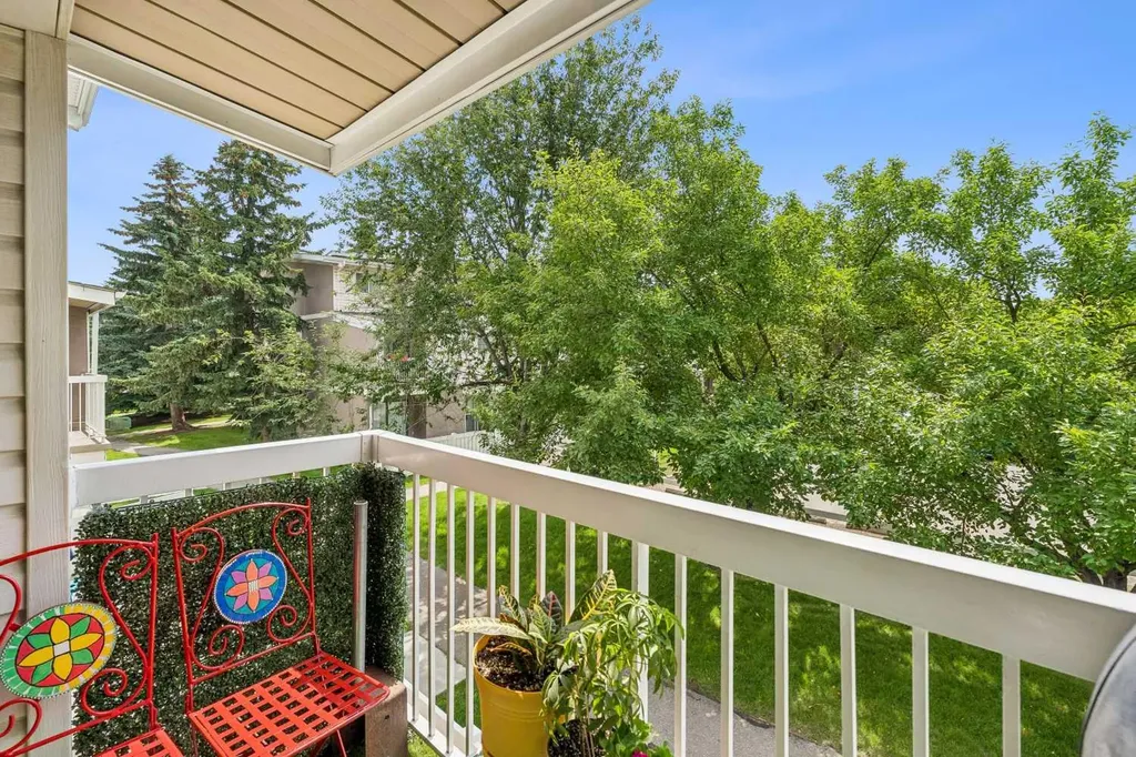 3015 51 Street SW Calgary AB T3E 6N5