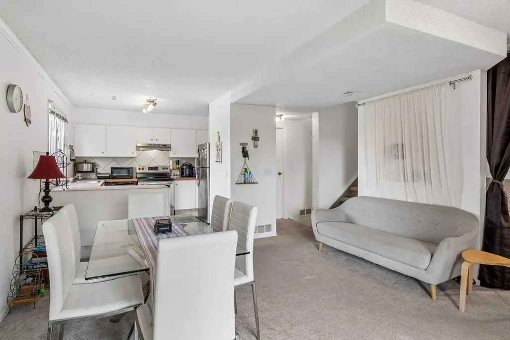 3015 51 Street SW Calgary AB T3E 6N5