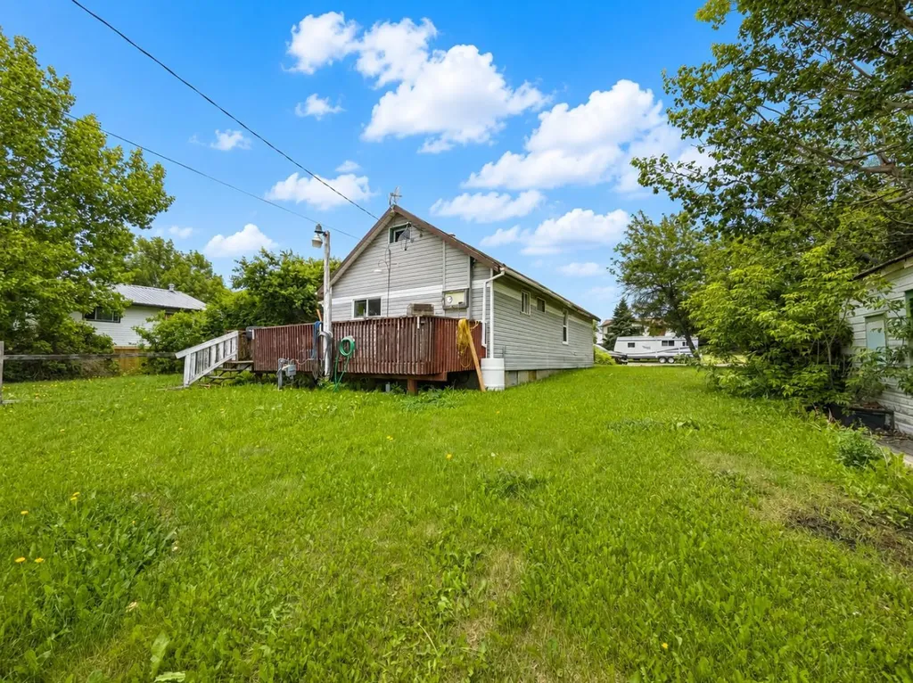 5023 46 Avenue Spirit River AB T0H 3G0