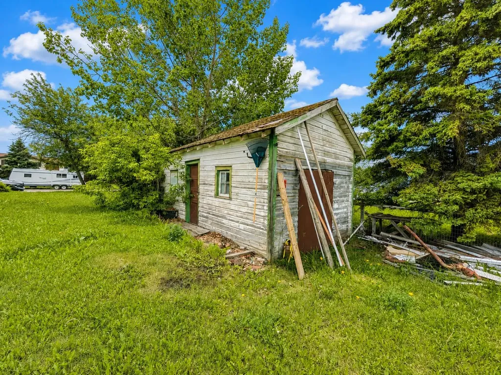 5023 46 Avenue Spirit River AB T0H 3G0