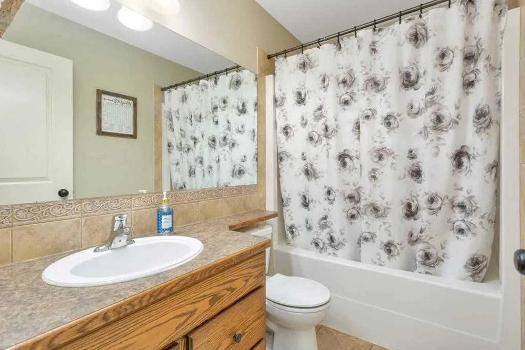 52 Irving Crescent Red Deer AB T4R 3R9
