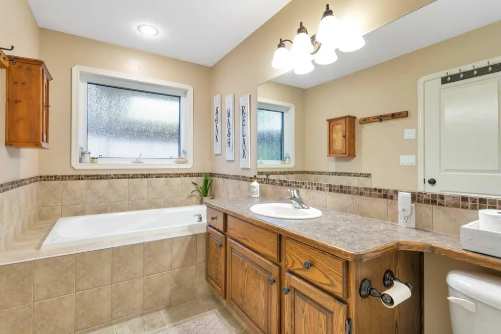52 Irving Crescent Red Deer AB T4R 3R9