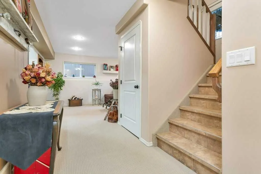 52 Irving Crescent Red Deer AB T4R 3R9
