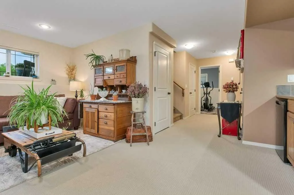 52 Irving Crescent Red Deer AB T4R 3R9