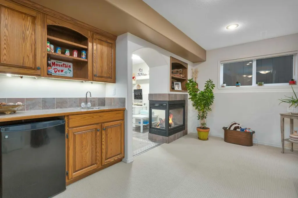 52 Irving Crescent Red Deer AB T4R 3R9