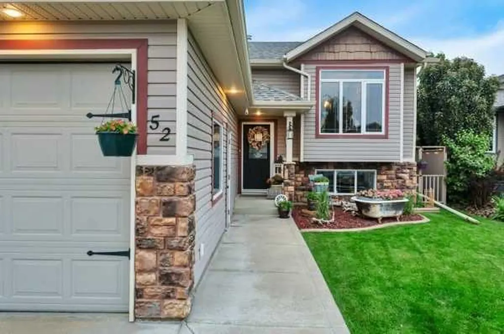 52 Irving Crescent Red Deer AB T4R 3R9