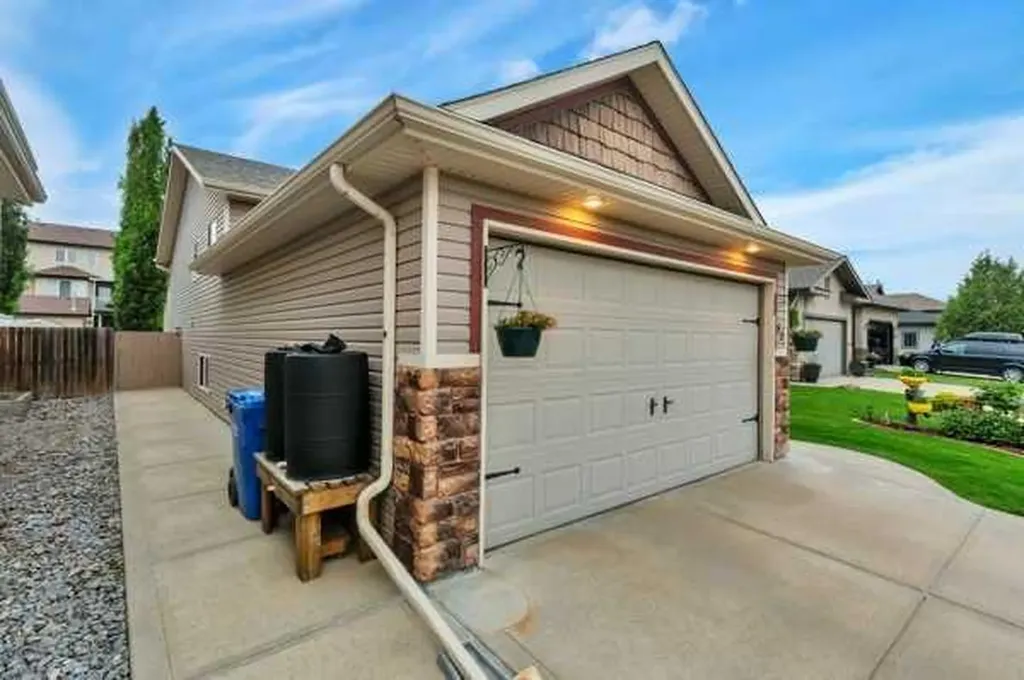 52 Irving Crescent Red Deer AB T4R 3R9