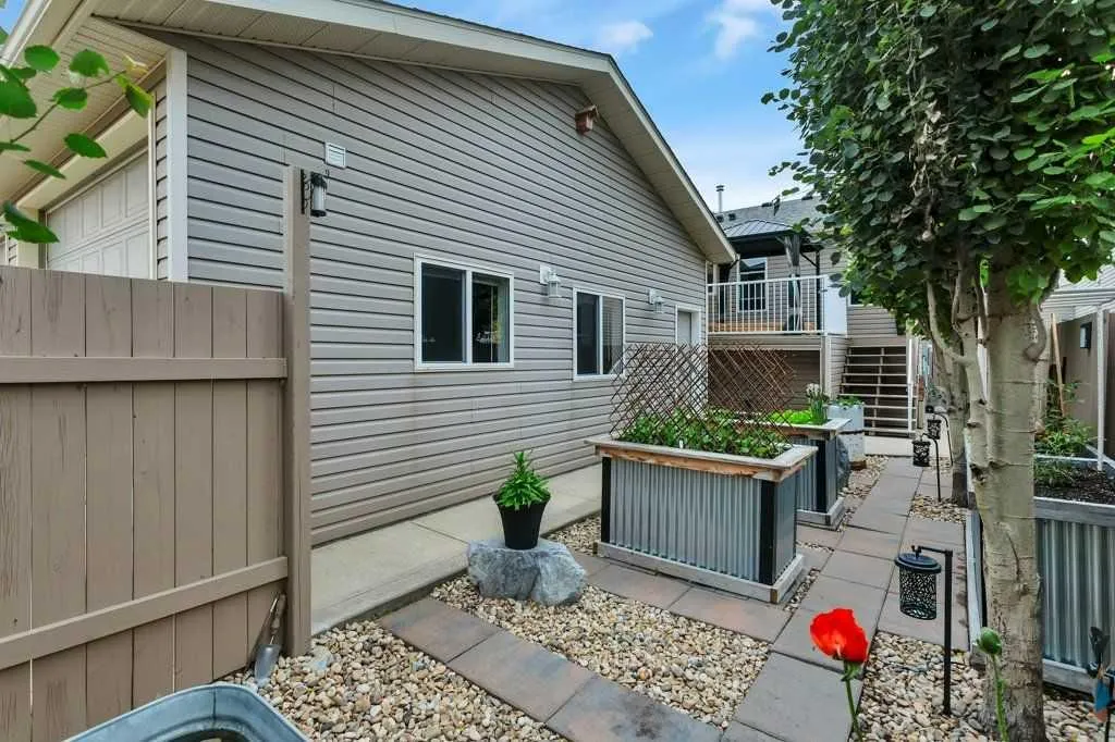 52 Irving Crescent Red Deer AB T4R 3R9