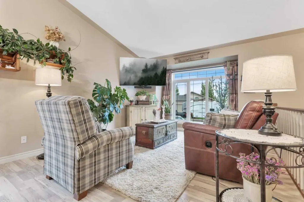 52 Irving Crescent Red Deer AB T4R 3R9