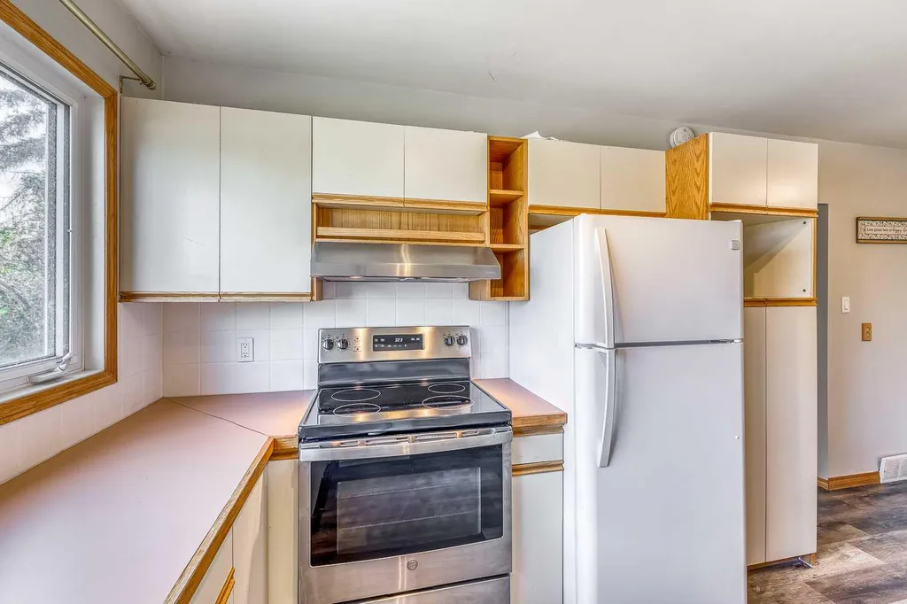 10619 Elbow Drive SW Calgary AB T2W 1G3