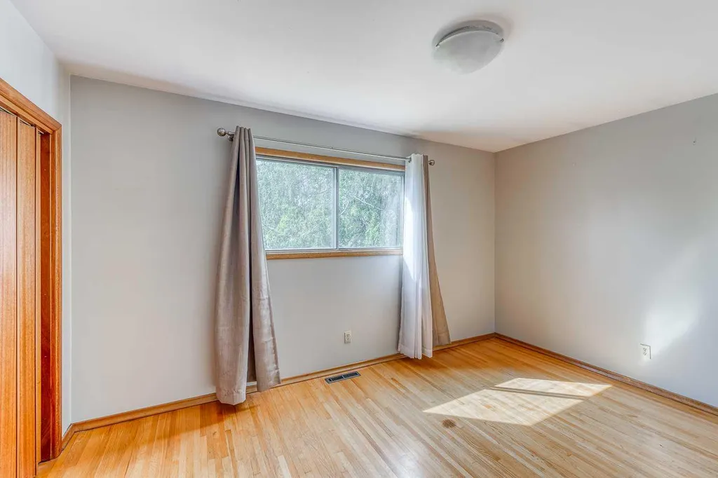 10619 Elbow Drive SW Calgary AB T2W 1G3