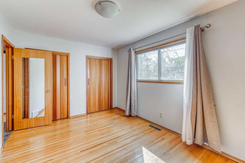 10619 Elbow Drive SW Calgary AB T2W 1G3