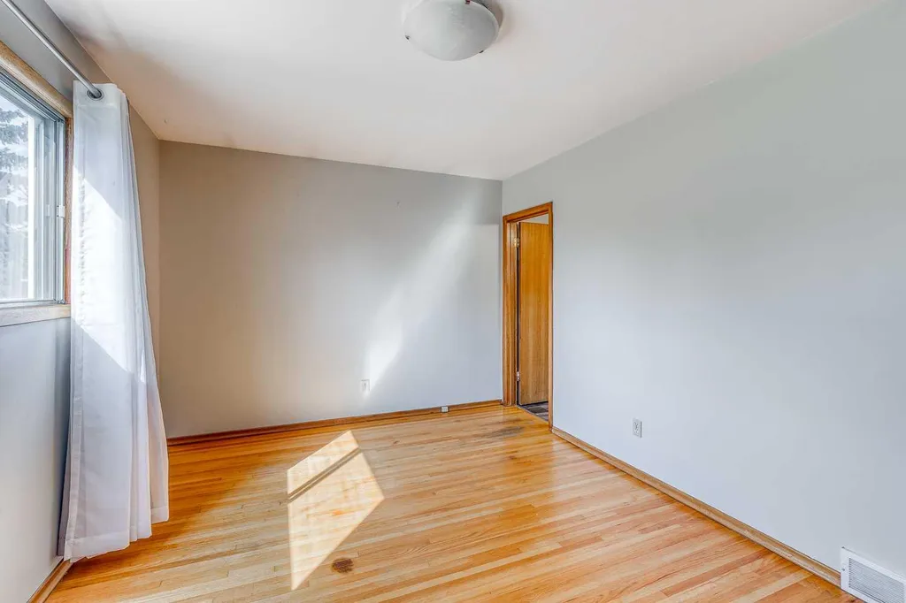 10619 Elbow Drive SW Calgary AB T2W 1G3