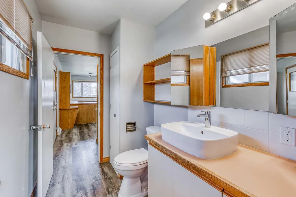 10619 Elbow Drive SW Calgary AB T2W 1G3