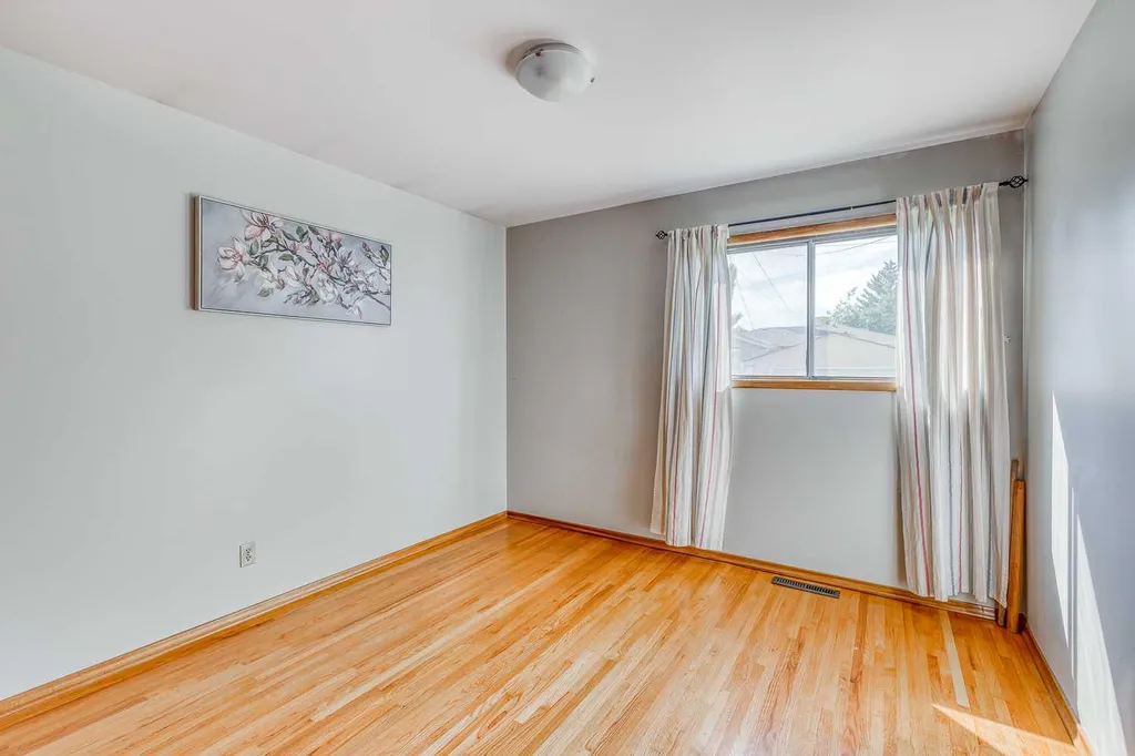 10619 Elbow Drive SW Calgary AB T2W 1G3