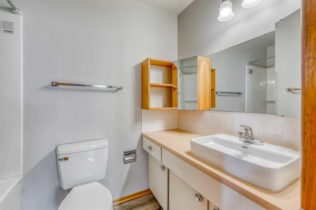 10619 Elbow Drive SW Calgary AB T2W 1G3