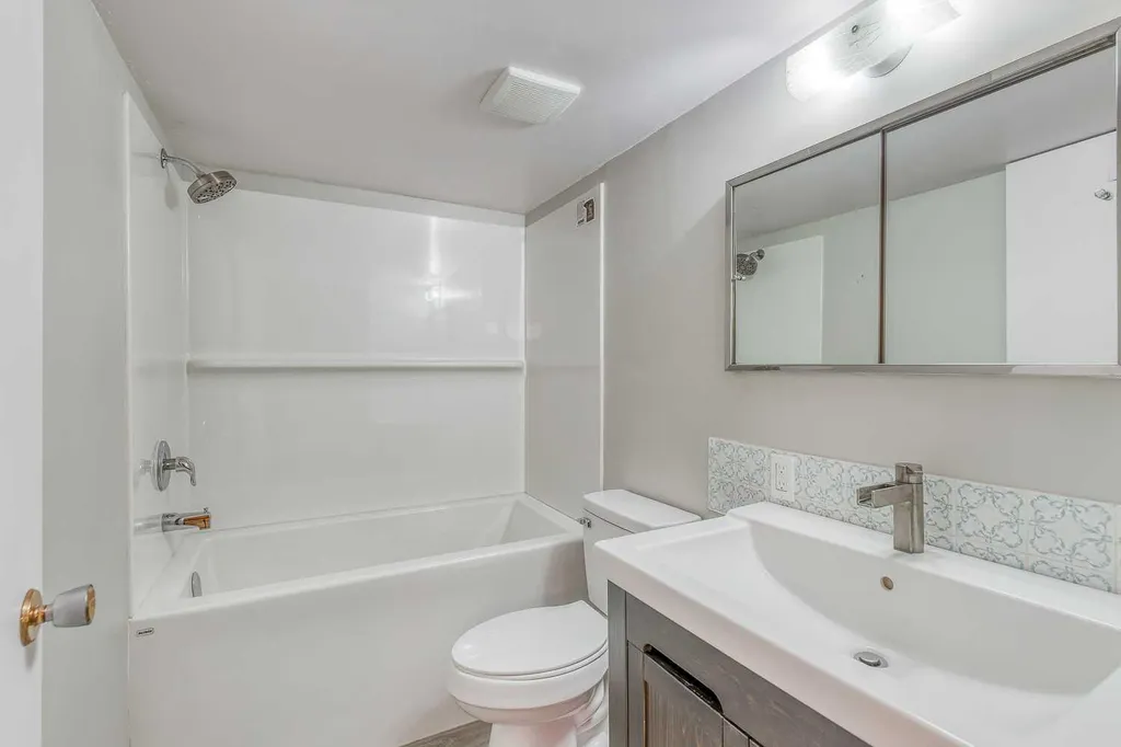 10619 Elbow Drive SW Calgary AB T2W 1G3