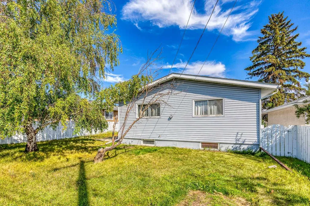 10619 Elbow Drive SW Calgary AB T2W 1G3