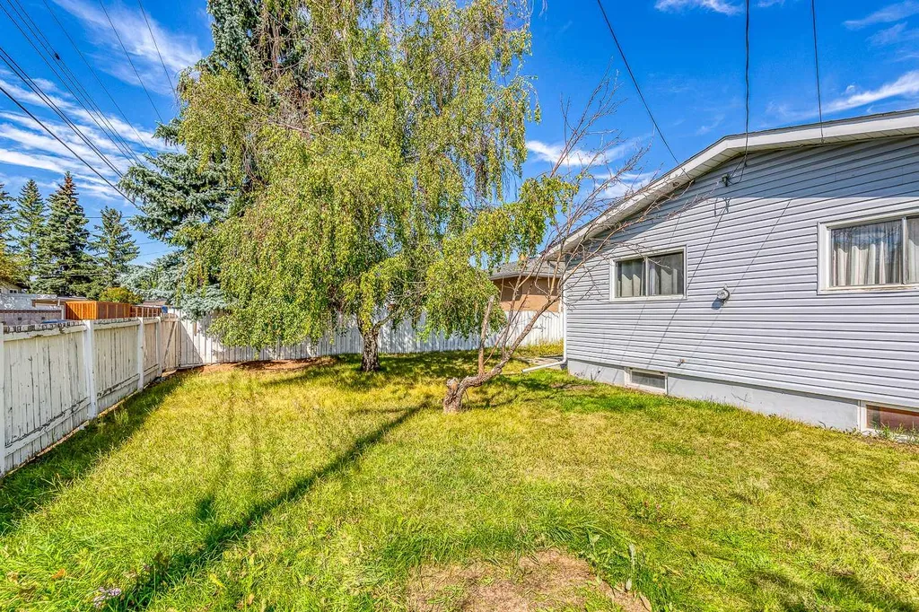 10619 Elbow Drive SW Calgary AB T2W 1G3