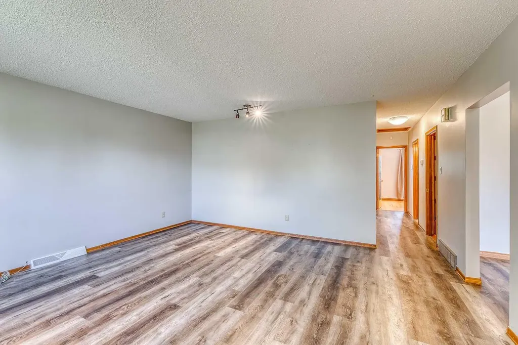 10619 Elbow Drive SW Calgary AB T2W 1G3