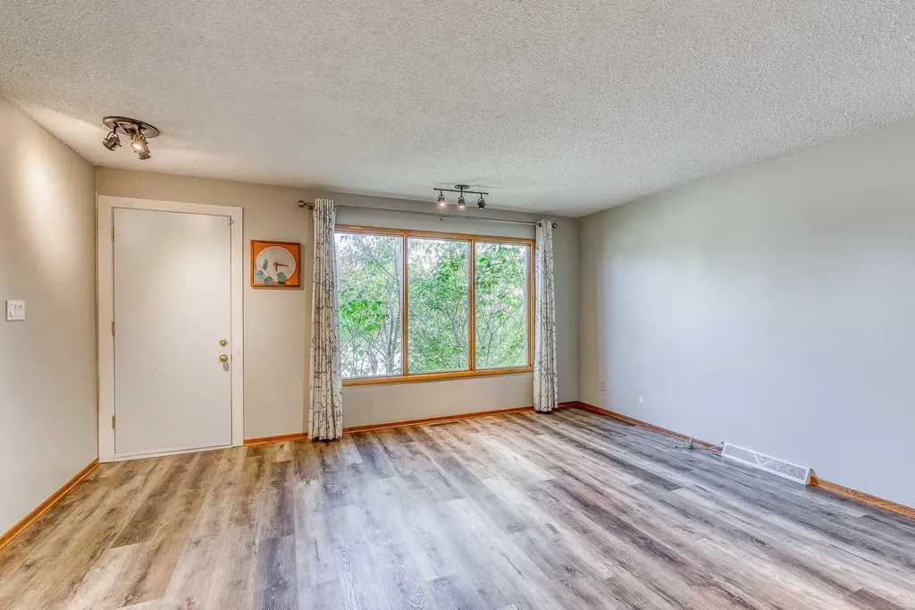 10619 Elbow Drive SW Calgary AB T2W 1G3