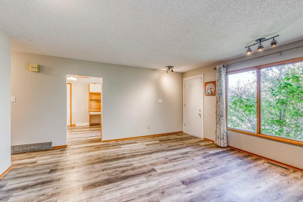 10619 Elbow Drive SW Calgary AB T2W 1G3