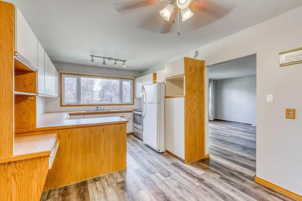10619 Elbow Drive SW Calgary AB T2W 1G3