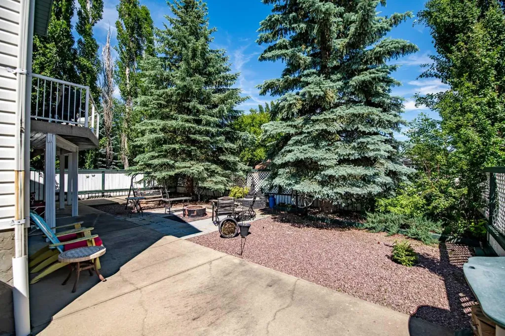 28 Westwood Crescent Sylvan Lake AB T4S 1P6