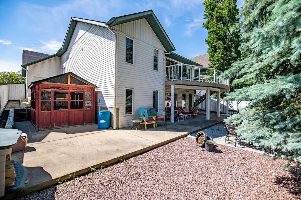 28 Westwood Crescent Sylvan Lake AB T4S 1P6