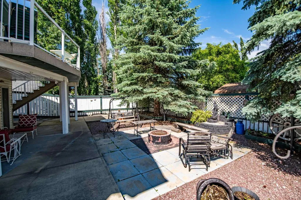 28 Westwood Crescent Sylvan Lake AB T4S 1P6